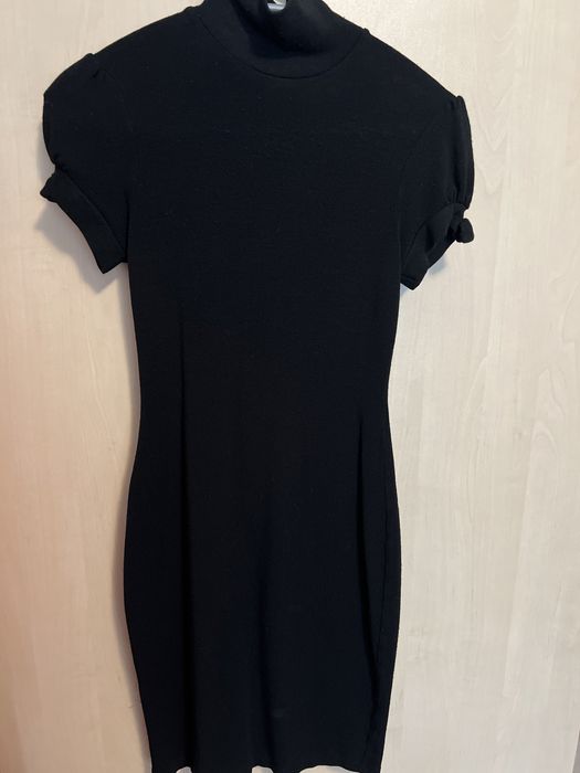 Рокля вълнена с къс ръкав S размер-елстична по тялото