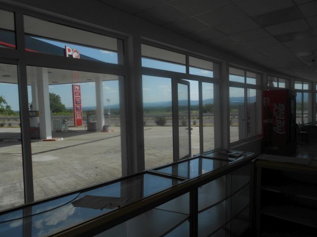 Дава се под наем Магазин в Свиленград - 100 кв.м за 765 € - Снимка #7