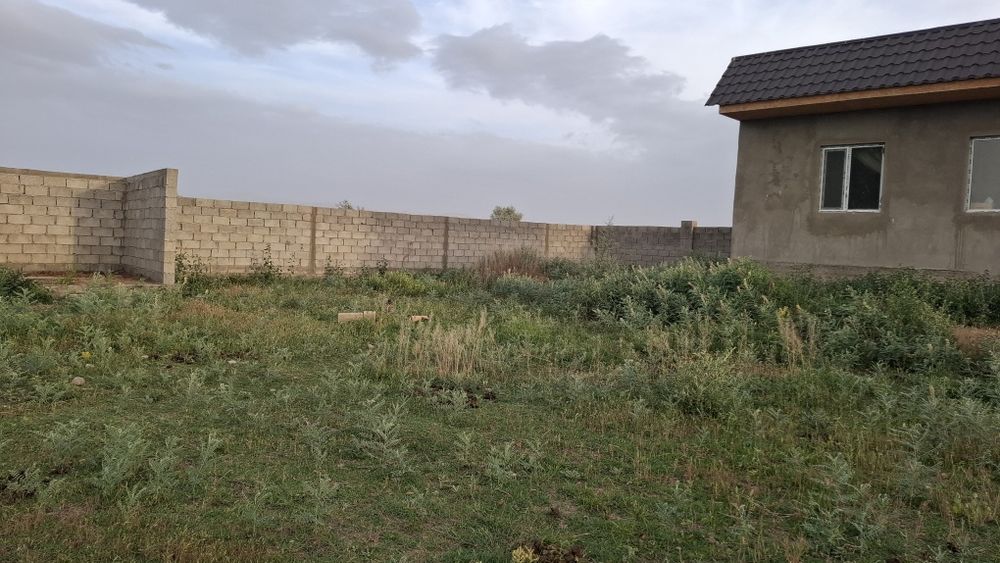 Земельный участок с времянкой