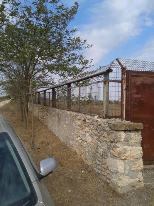 Vând FERMA cu teren 4 hectare Plopeni Constanta