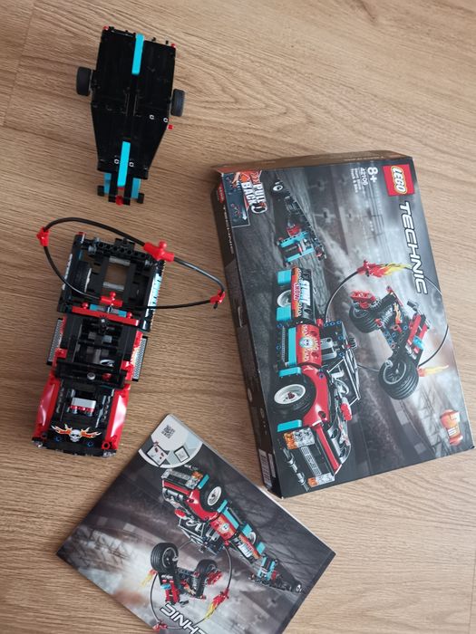Lego techinic :Camion si motocicleta pentru cascadorii