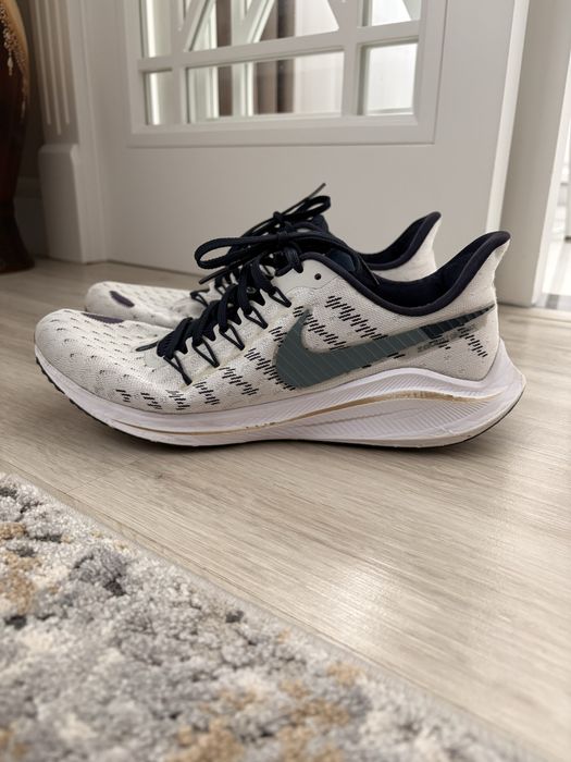 Продам мужские кроссовки Nike