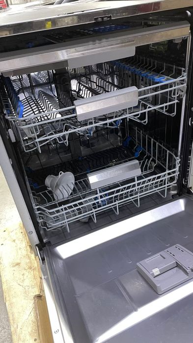 Продам посудомоечную машину midea