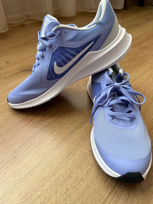 Маратонки на  Nike