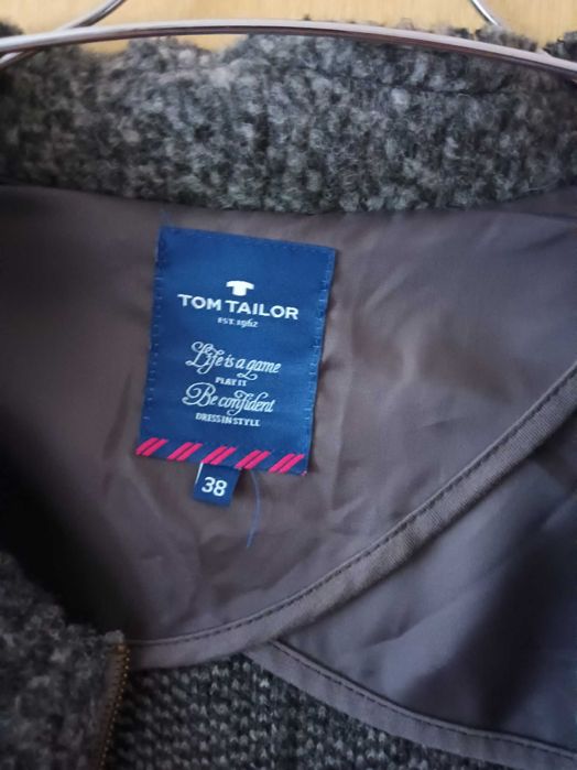 Есенно Сако Том Тейлър