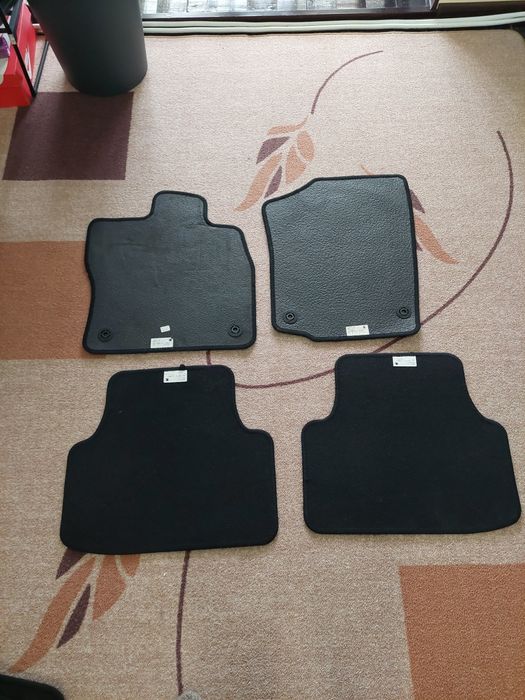 Облекла , стелки и ограничител мрежа за товарен отсег Skoda