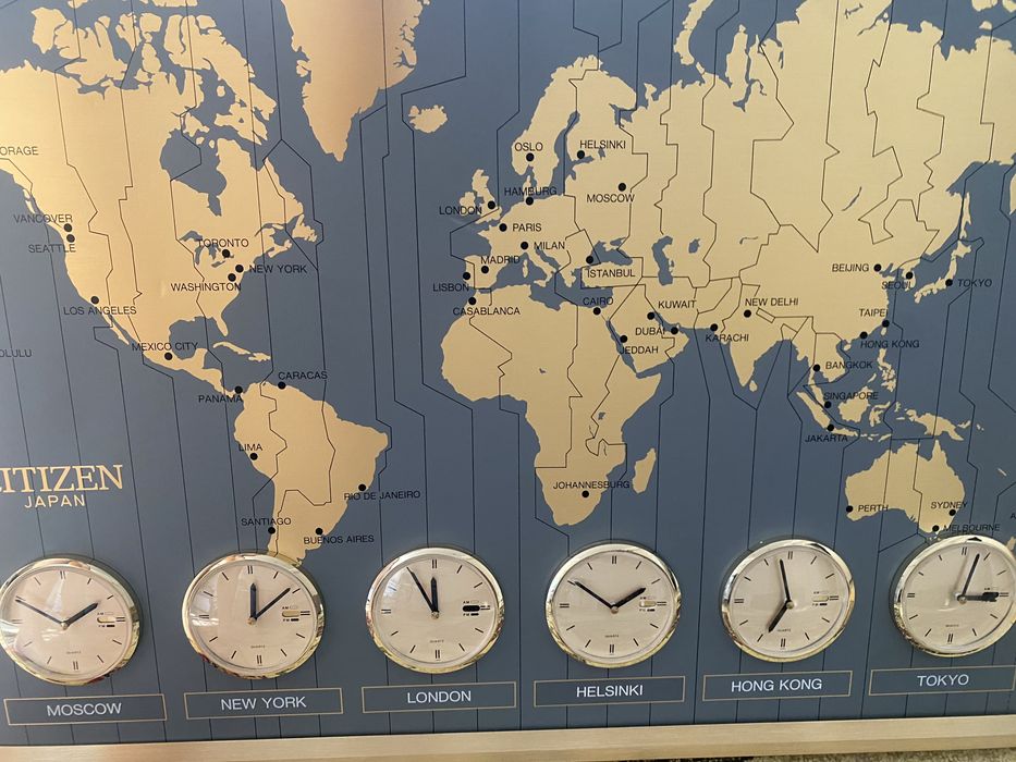 Настенные часы для кабинета Citizen