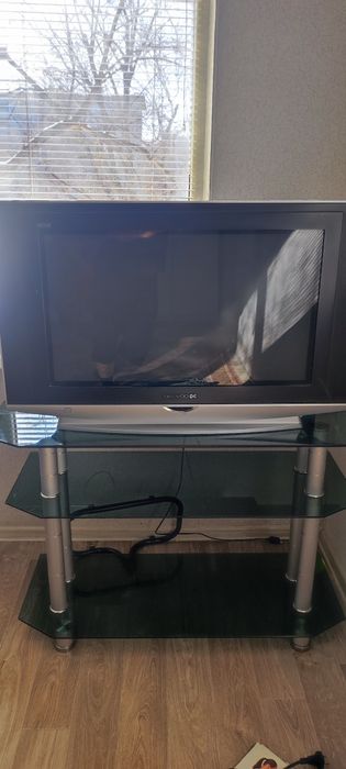 Продам телевизор с подставкой