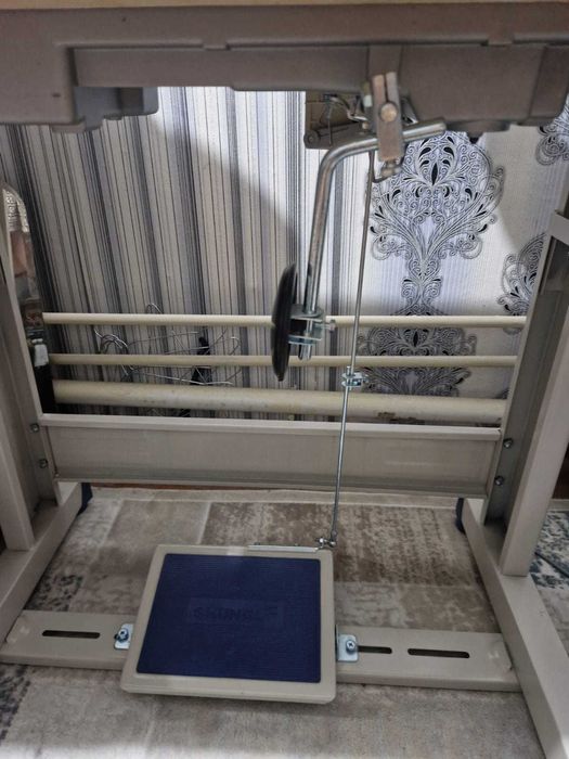 Продам швейную машинку