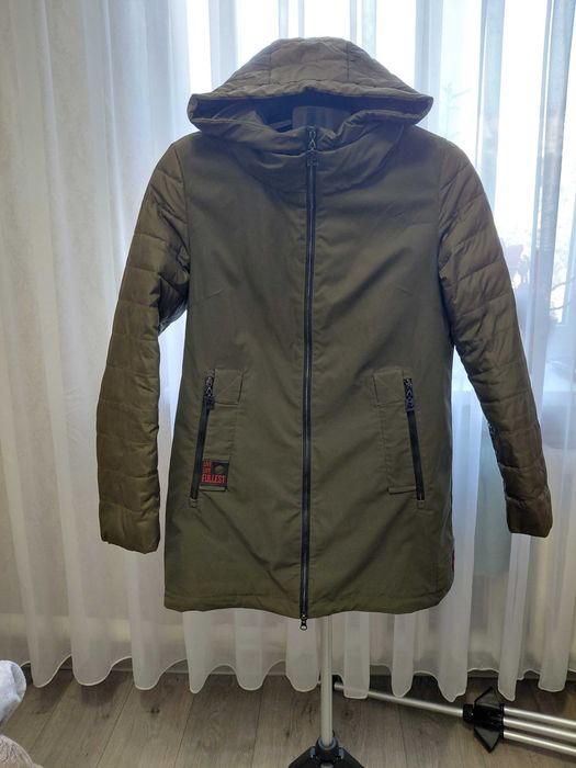 Продам женские куртки