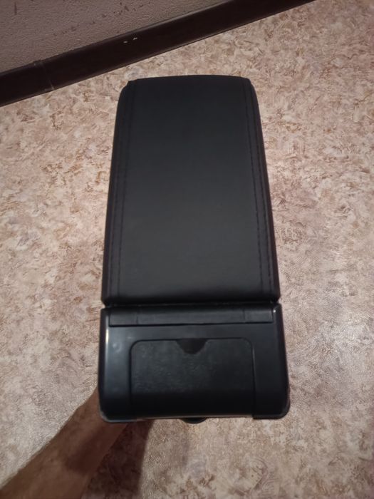 Подлокотник на Рено Дастер от 2019 года