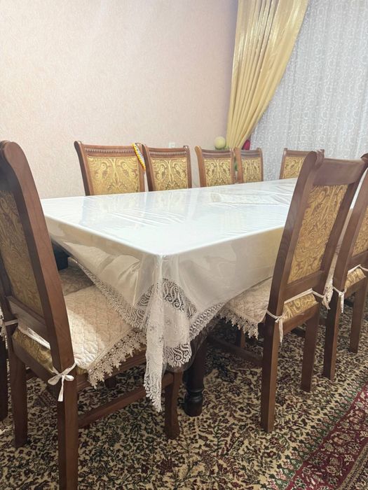 Stol-stul komplekt sotiladi