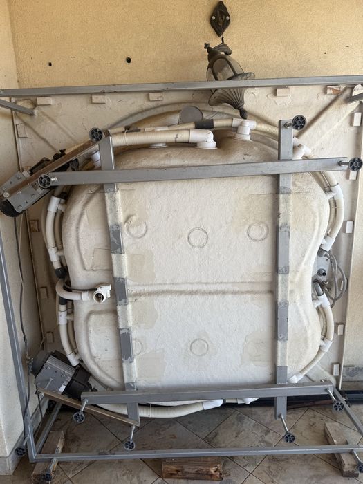 Cada jacuzzi/ hidromesaj 4 persoane ca noua cu sanitar alb