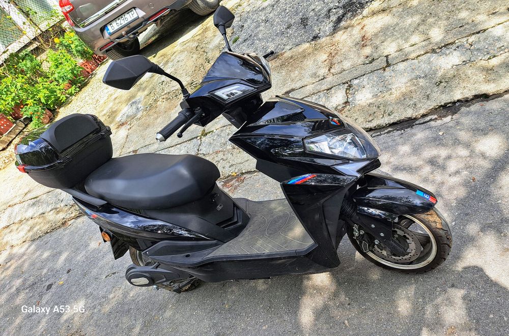 Мотопед Скутер с ел.двигател