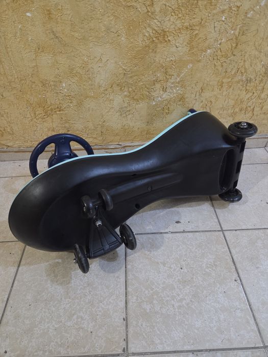 Детская машинка в отличном состоянии