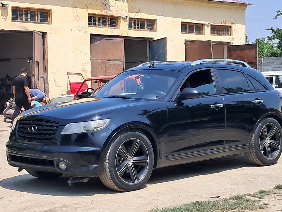 Infinity FX35 чёрный глянец.