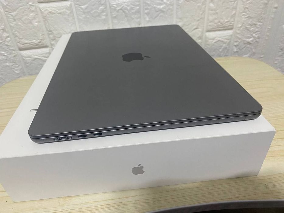 Macbook Air M2 15 dyum 16GB/512GB  spacegray full box sotiladi