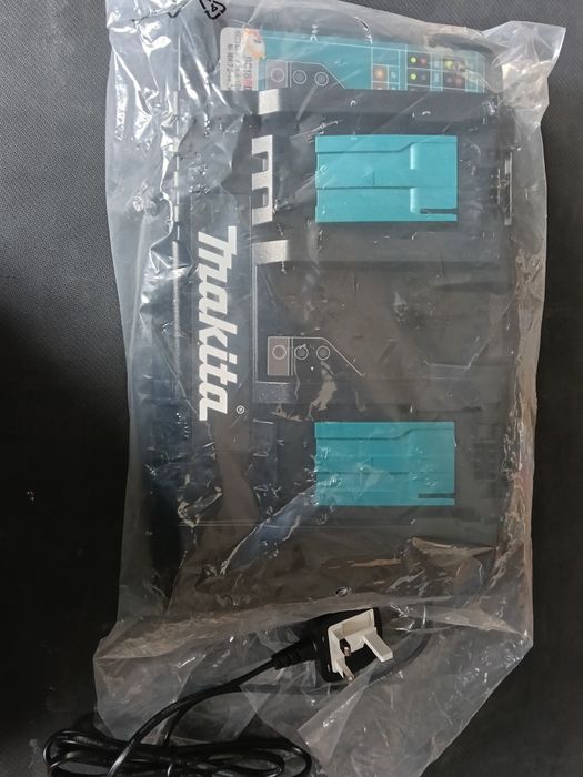 Винтоверт Makita dhp482, зарядно и батерия