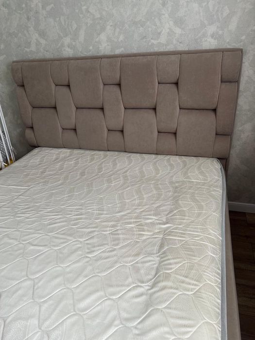 Двухспальная кровать