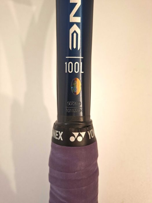 Тенис ракета Yonex EZONE 100L + безплатни аксесоари