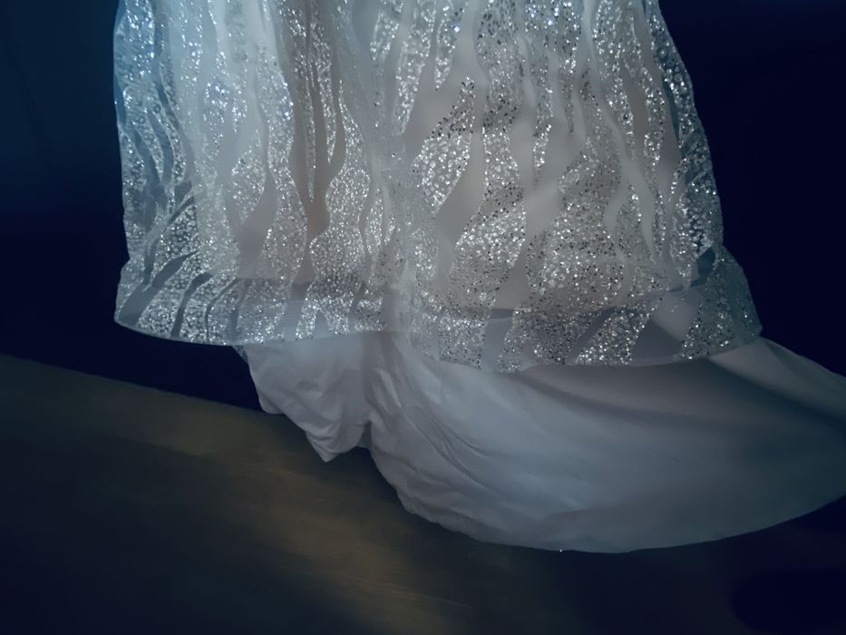 Rochie de mireasa cu trena in spate + voal