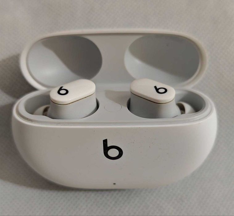 Наушники Beats Studio Buds + (белые)