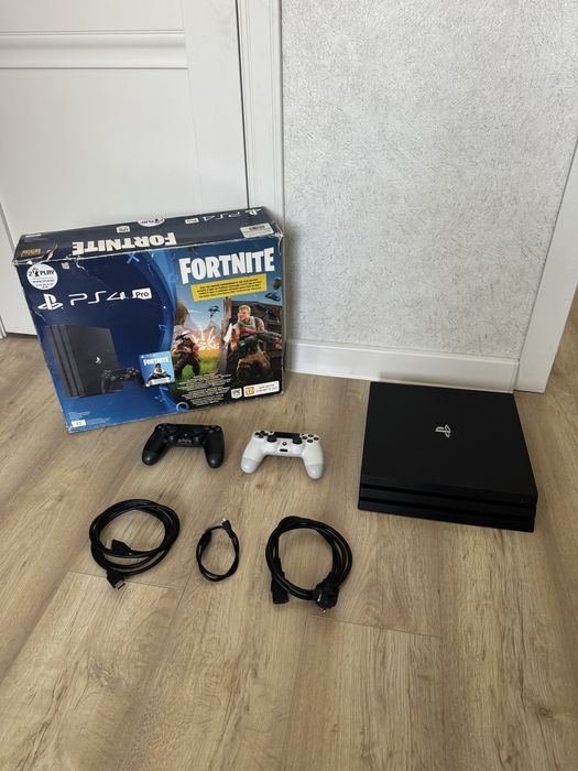 PS4 Pro 1tb +2 джойстика, полный комплект