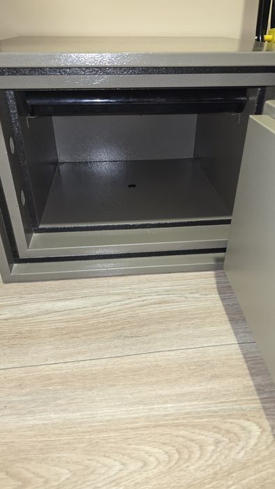 Продам Сейф Valberg