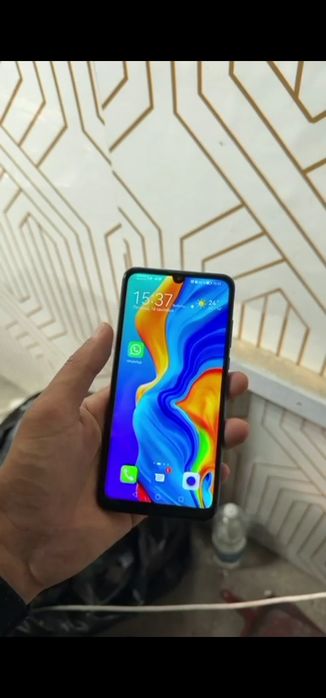 Продам HUAWEI P30 lite 20000