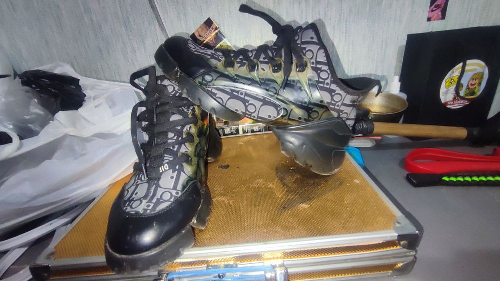 Продам кроссовки DIOR