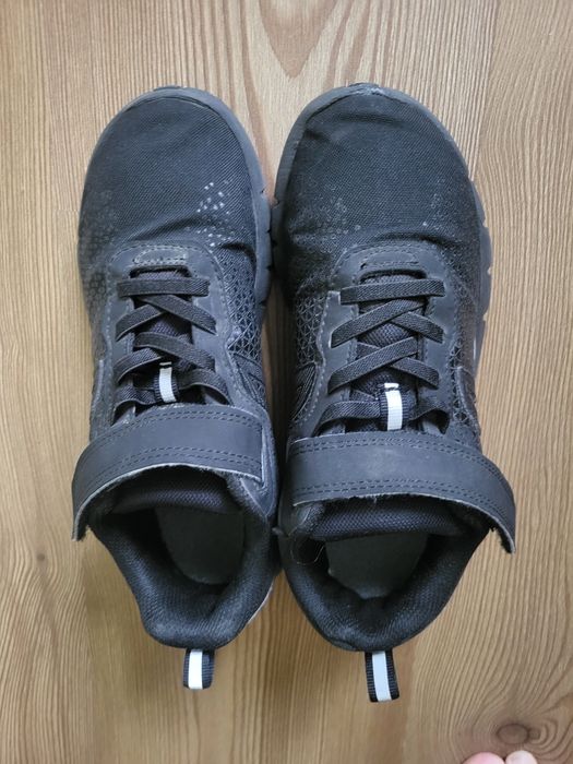 Adisasi pantofi sport Decathlon