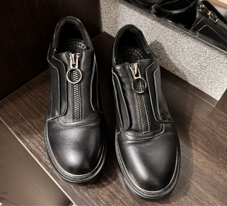 Продам туфли  2 пары.