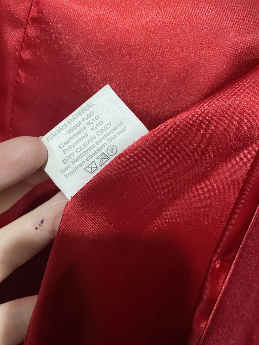 Продам красное пальто