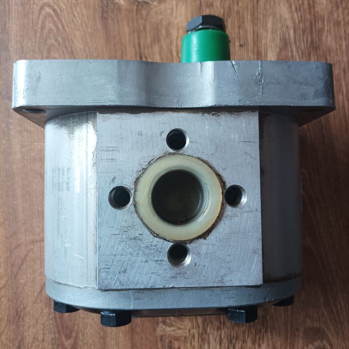 Нова,неизползвана  хидравлична зъбна помпа.