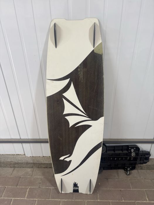 кайтборды, вейкборды