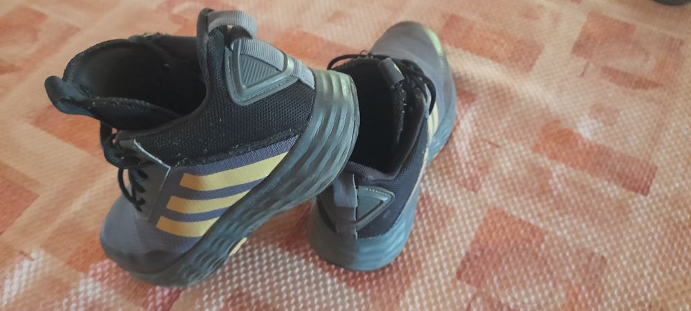 Маратонки adidas използвани