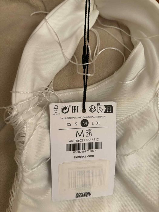 Ефектна дамска рокля с гол гръб