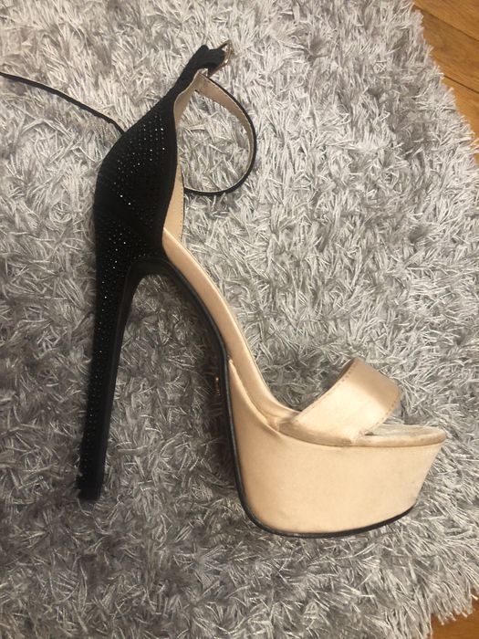 36 токчета  високи черни с бежаво