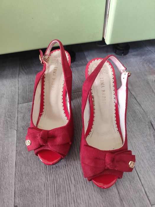 Продам босоножки 35 размер