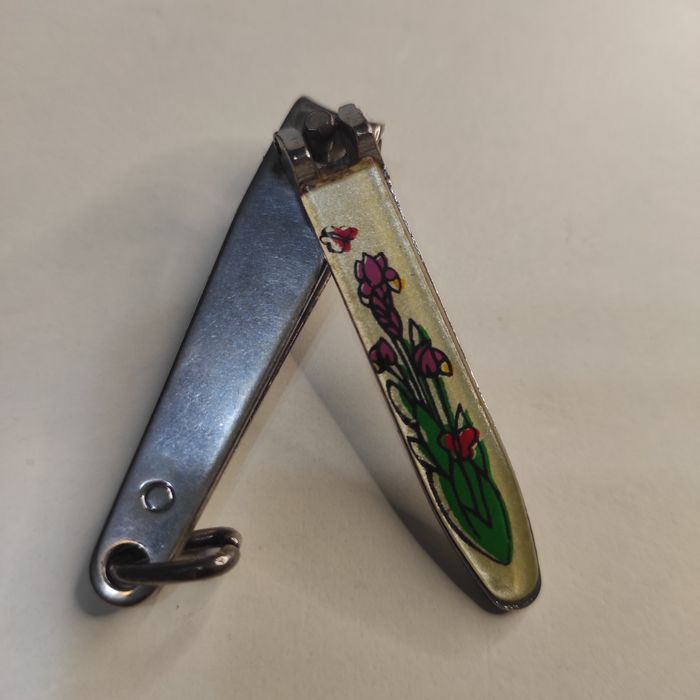 Маникюрные щипцы