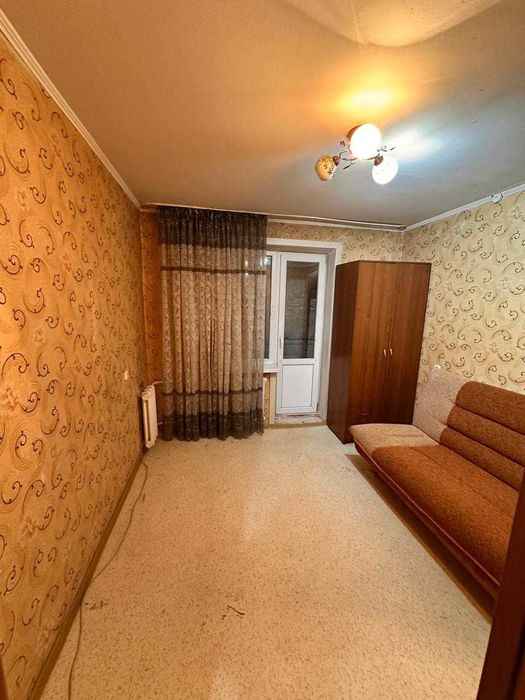 Продам 3-х комн., Достык Мол