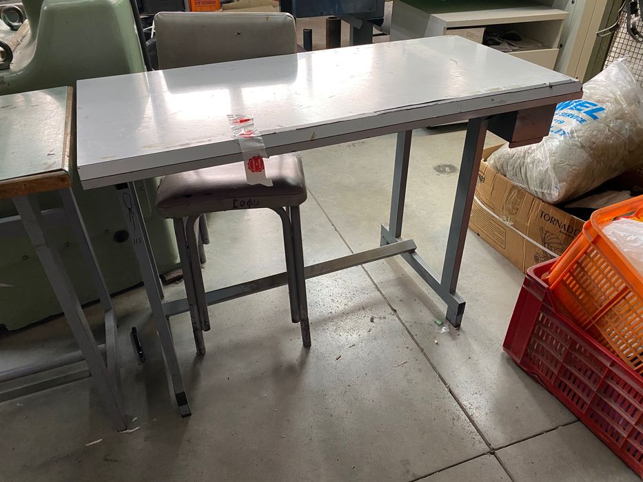 Метална работна маса