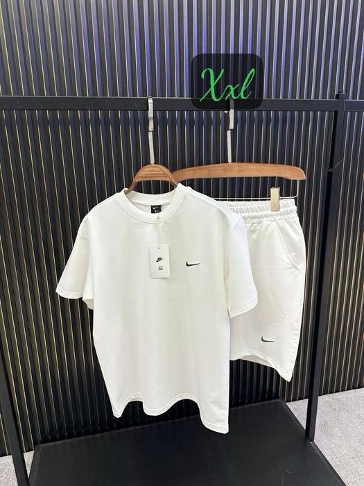 Compleuri bărbați