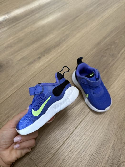 Маратонки Nike Revolution 19.5