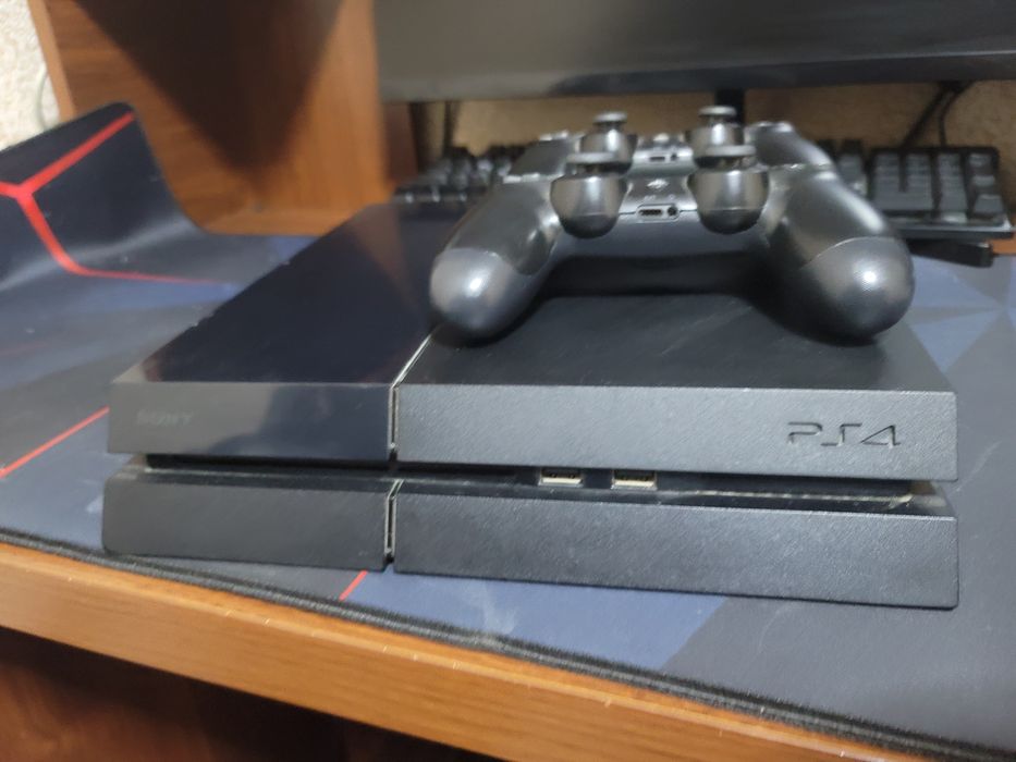 Продаю свой Playstation 4