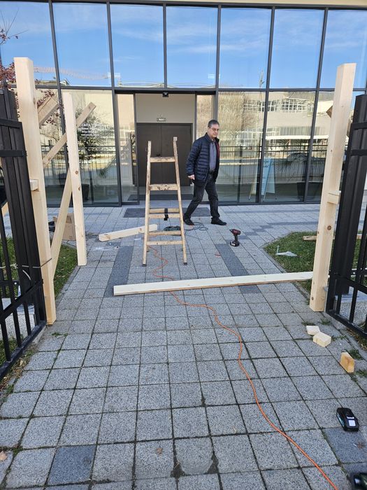 Ремонт на покриви Дървени навеси Бараки Козирки