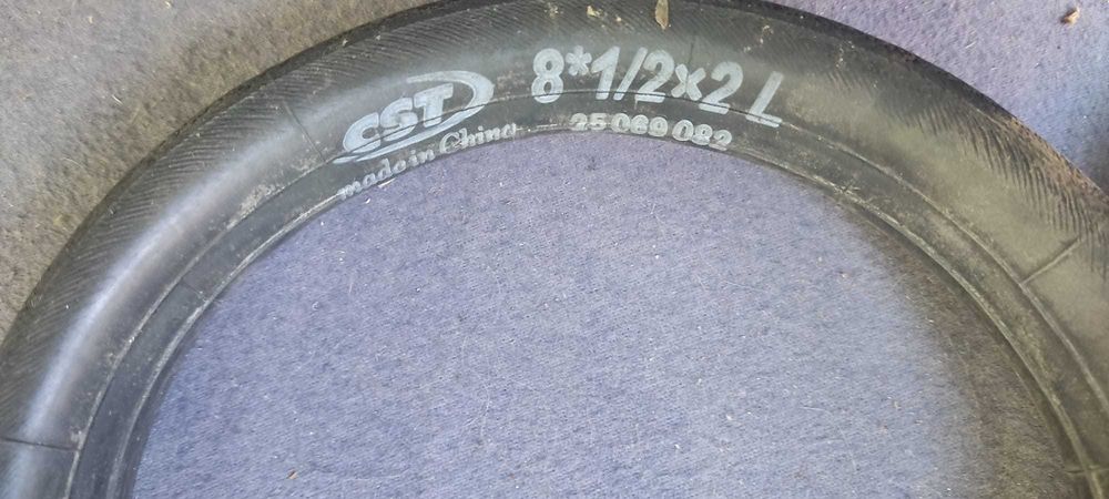 Se vine doua cauciucuri cu doua camere  carucior trotinete etc