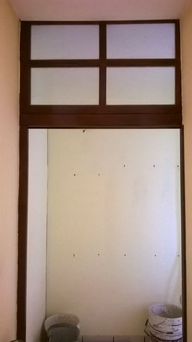 Плъзгаща врата подходящ за преграждане на различни температури разлики