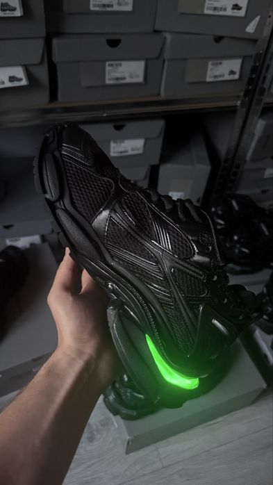 Balenciaga runner LED