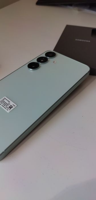 Samsung  Galaxy S25 - Чисто нов! + оригинално зарядно и гаранция!